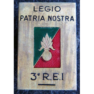 3° REI : insigne métallique du 3° régiment étranger d'infanterie de fabrication Augis Lyon en émail