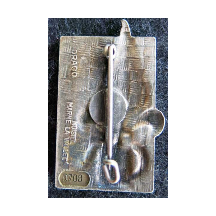 PUYLOUBIER : insigne métallique de l’institution des invalides de la légion étrangère de fabrication Drago N° 0708