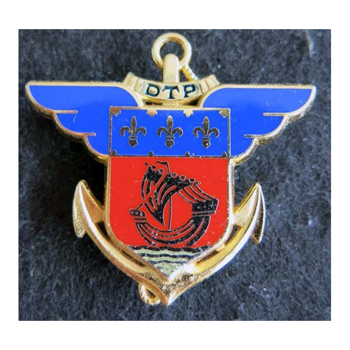 DTP : Insigne métallique du district de transit de Paris de fabrication Fraisse Paris G. 2244