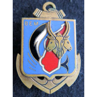 BEM : insigne métallique du bataillon européen de Madagascar de fabrication Drago Olivier Métra déposé en émail