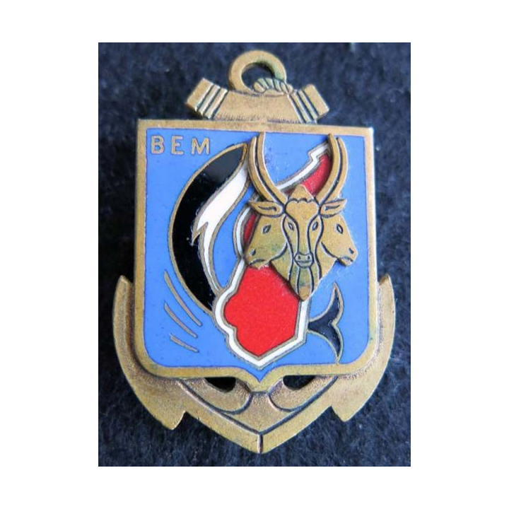 BEM : insigne métallique du bataillon européen de Madagascar de fabrication Drago Olivier Métra déposé en émail
