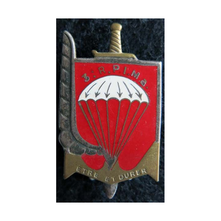 3° RPIMA : insigne métallique du 3° régiment parachutiste d'infanterie de marine de fabrication Drago Paris G. 445 plat