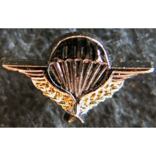 PARACHUTISTE : pin's représentant le brevet parachutiste militaire en réduction 18 x 10 mm de fabrication BMB Traditions
