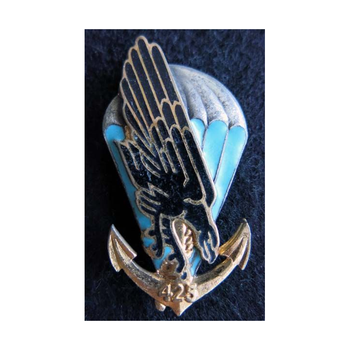 425° BCS : insigne métallique du 425° bataillon de commandement et soutien de fabrication Drago Paris G. 2590