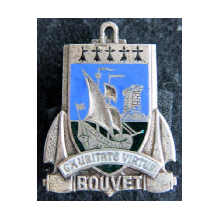 LE BOUVET : insigne métallique de l'escorteur d’escadre Le Bouvet fabrication non marquée en émail