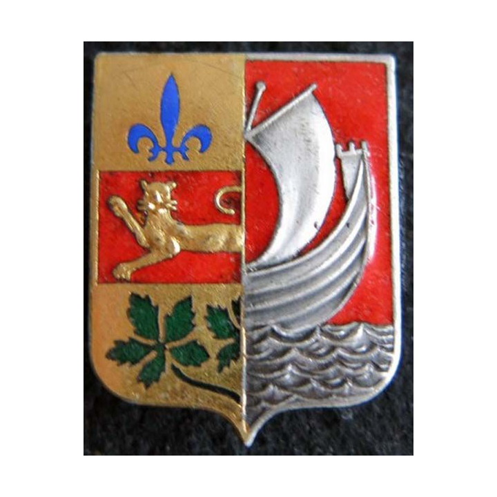 VAUQUELIN : insigne métallique de l'escorteur d’escadre Vauquelin fabrication non marquée en émail