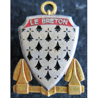 LE BRETON : insigne métallique de l'escorteur rapide Le Breton de fabrication Augis Lyon en émail