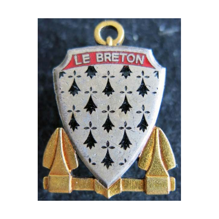 LE BRETON : insigne métallique de l'escorteur rapide Le Breton de fabrication Augis Lyon en émail