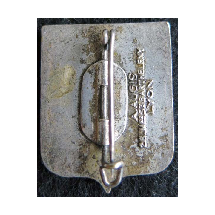 JEAN BART : insigne métallique du cuirassé Jean Bart de fabrication Augis Lyon dos lisse argenté en émail