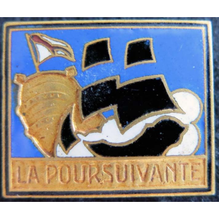 LA POURSUIVANTE : insigne métallique du torpilleur La Poursuivante de fabrication Drago Paris Déposé en émail