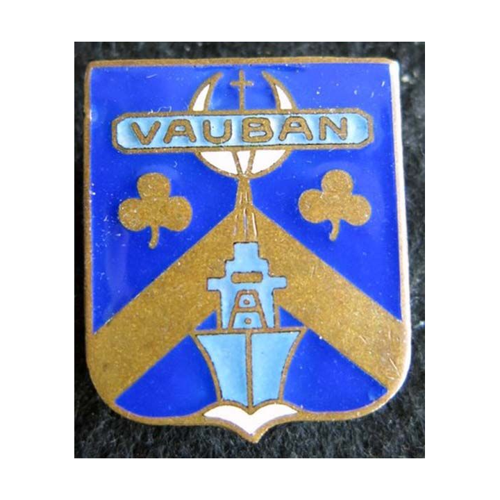 VAUBAN : insigne métallique du contre torpilleur Vauban fabrication Augis Lyon en émail