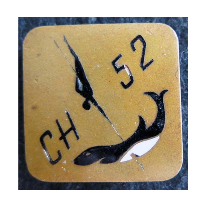 CHASSEUR 52 : insigne métallique du chasseur de mines 52 de fabrication Augis Lyon en émail