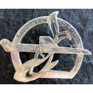 REQUIN : insigne métallique du sous marin Requin fabrication Arthus Bertrand Paris