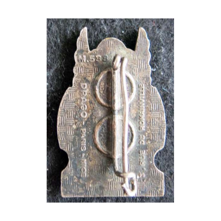 BOIS BELLEAU: insigne métallique du porte avions Bois Belleau  fabrication Drago Paris émail