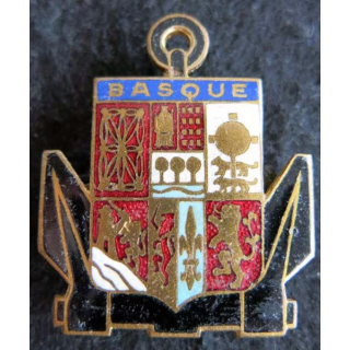 BASQUE : insigne métallique du torpilleur Basque fabrication Augis Lyon en émail