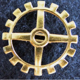 MARINE : insigne métallique de spécialité de conducteur auto mécanicien d'équipage
