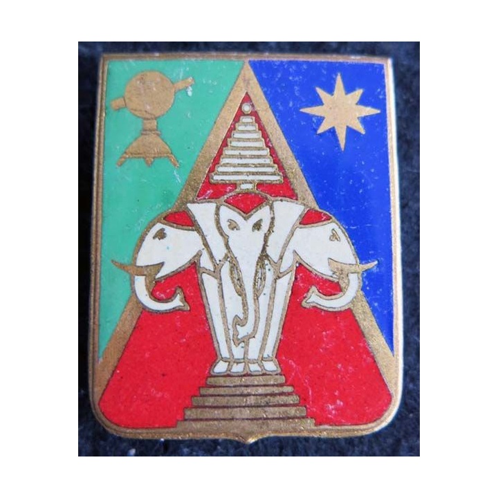 LAOS : Insigne métallique du service géographique des forces armées du Laos émail