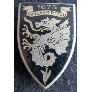12° RD : insigne métallique du 12° régiment de dragons de fabrication Drago Paris G. 1093 émail