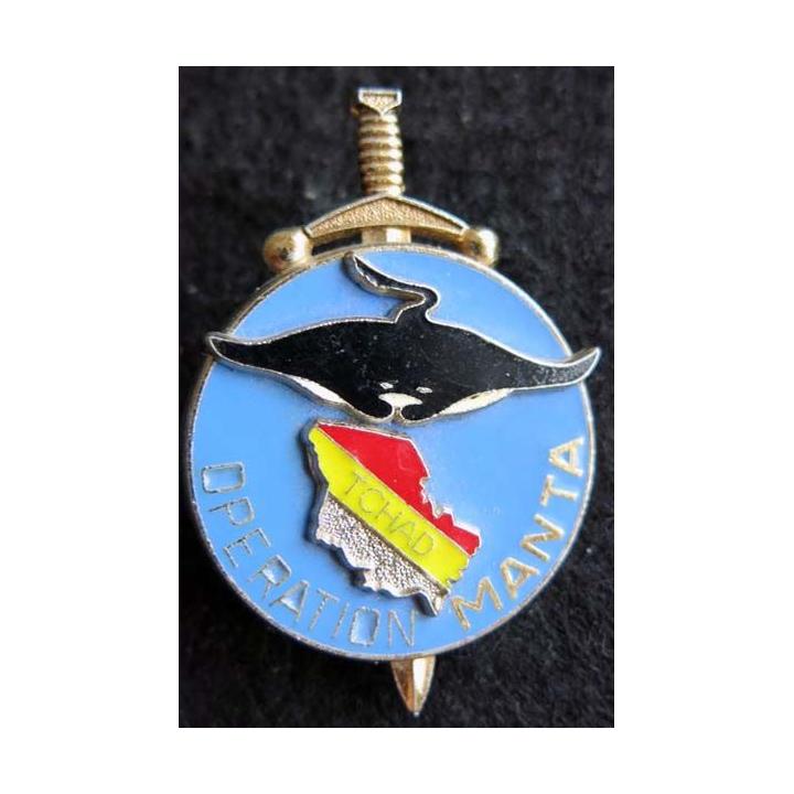 MANTA : insigne métallique de l'opération Manta type 1 de fabrication Delsart