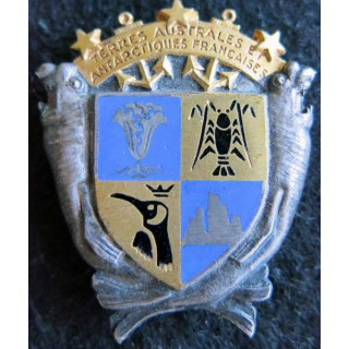 TAAF :  insigne métallique des terres australes et antarctiques françaises Arthus Bertrand en émail