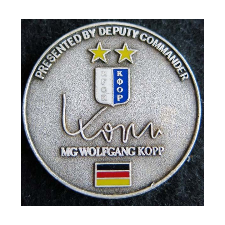 KOSOVO : Médaille de la Kosovo Force offerte par le commander MG Wolfgang Kopp