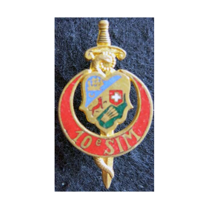 10° SIM : insigne métallique de la 10° section d’infirmiers militaires de fabrication Drago Paris H. 685 en émail