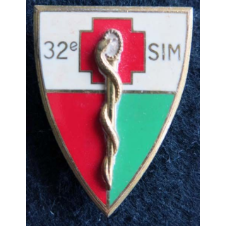 32° SIM : insigne métallique de la 32° section d’infirmiers militaires de fabrication Drago Paris G. 1780