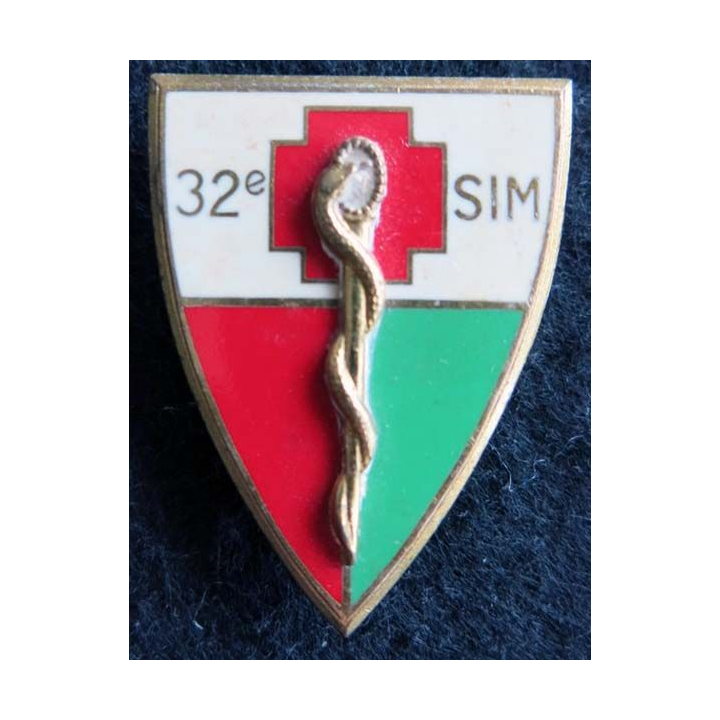 32° SIM : insigne métallique de la 32° section d’infirmiers militaires de fabrication Drago Paris G. 1780