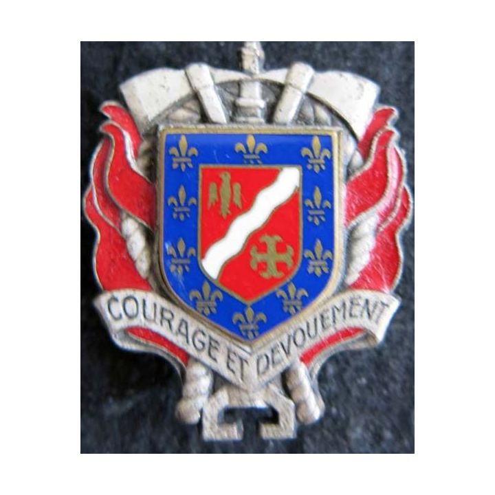 POMPIERS : insigne métallique des sapeurs pompiers du département du Val d’Oise de fabrication Drago