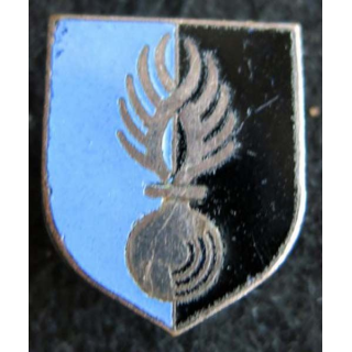 GENDARMERIE : Écu du centre administratif et technique de la gendarmerie nationale A.B G. 2190 émail (L 73)