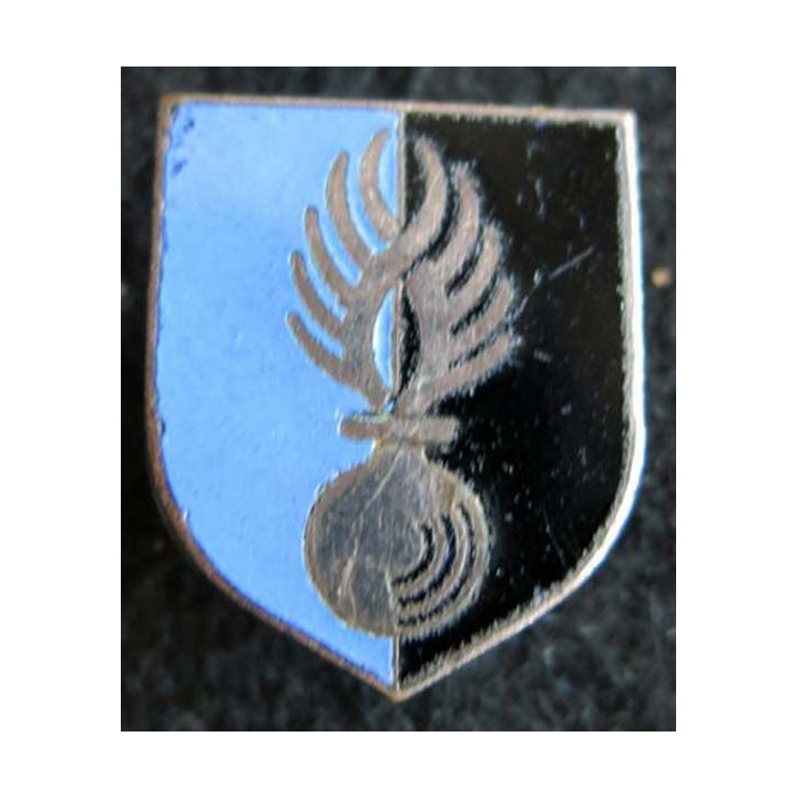 GENDARMERIE : Écu du centre administratif et technique de la gendarmerie nationale A.B G. 2190 émail (L 73)