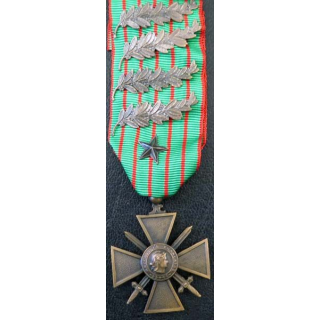 Croix de guerre 1914-1916 en bronze comportant 4 palmes et 1 clou