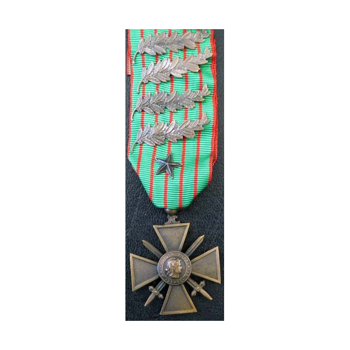 Croix de guerre 1914-1916 en bronze comportant 4 palmes et 1 clou