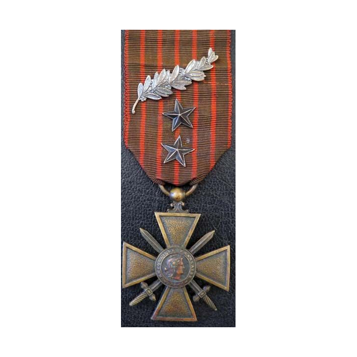 Croix de guerre 1914-1918 en bronze avec 1 palme et deux clous