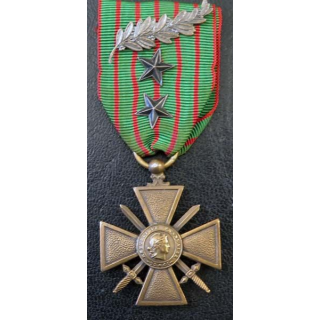 Croix de guerre 1914-1918 en bronze avec 1 palme et deux clous