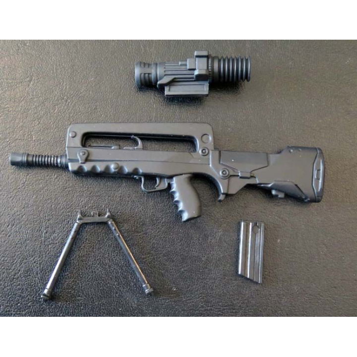 FAMAS en réduction de 16 cm de longueur avec lunette de visée et  trépied