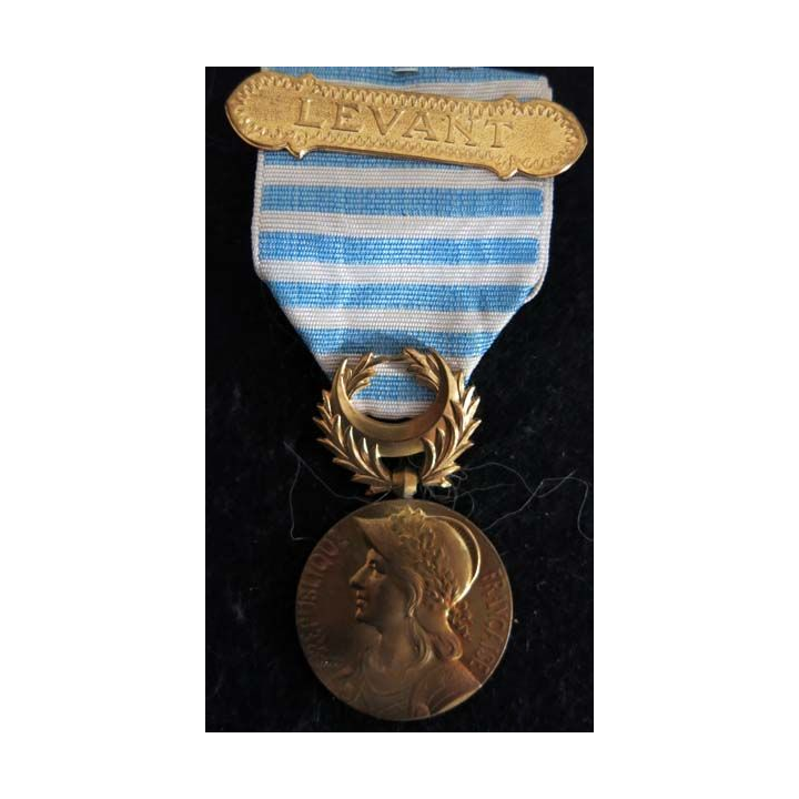 FRANCE : médaille commémorative du Levant en bronze de module 3 cm de diamètre avec sa barrette (220)