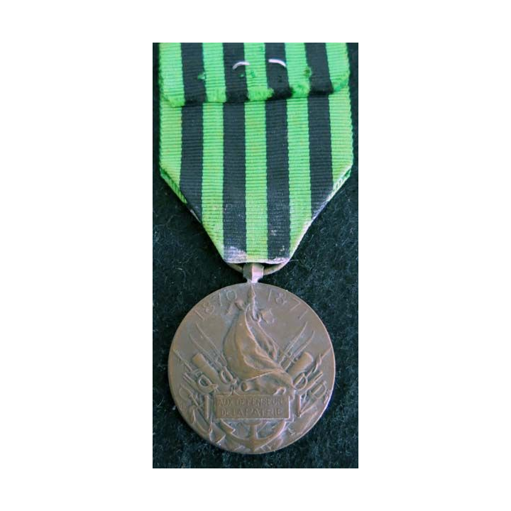 FRANCE : médaille commémorative de la guerre 1870-1871 en bronze diamètre 3 cm (220)