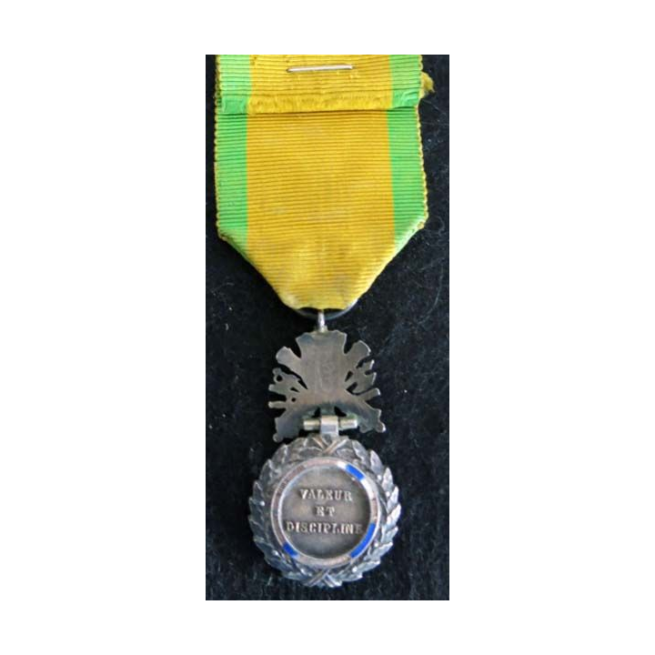 FRANCE : médaille militaire en argent émaux absents au verso (220)