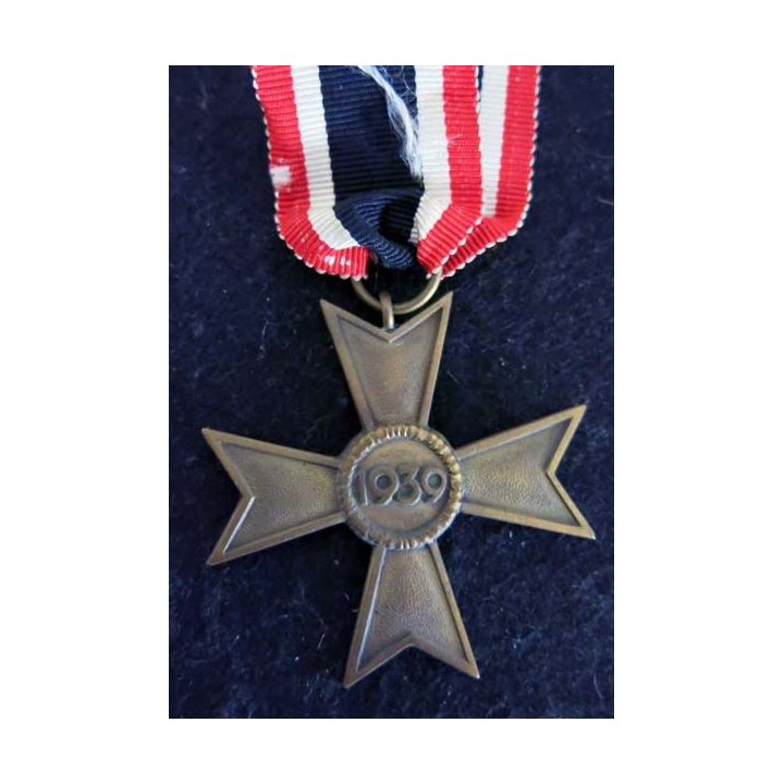ALLEMAGNE  : croix du Mérite de guerre de deuxième classe avec ruban