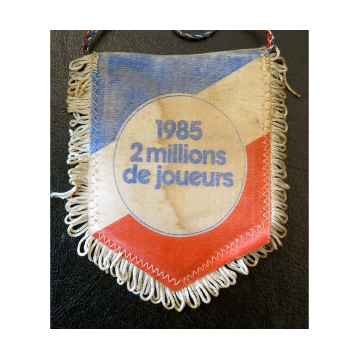 Fanion de la Fédération Française de Football 1985 2 millions joueurs