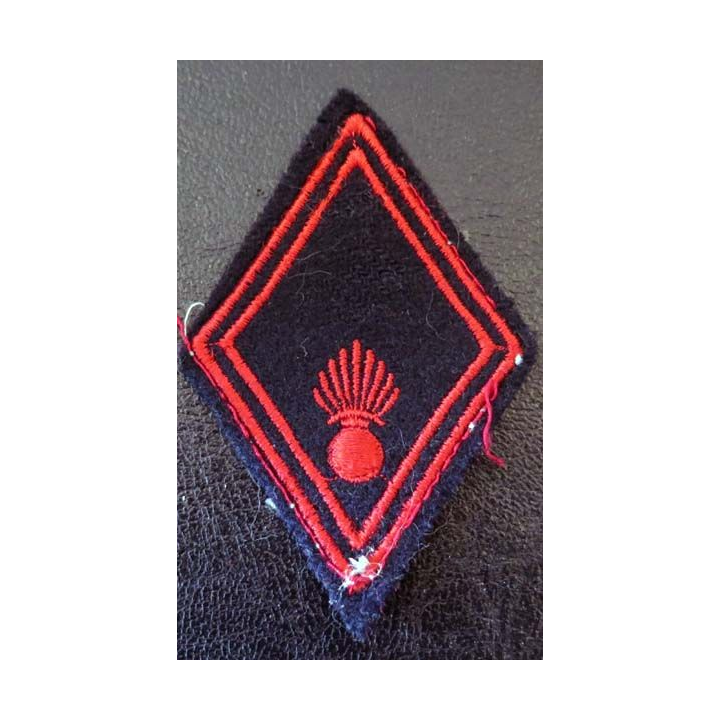 LOSANGE DE BRAS MODÈLE 45 : régiment d'Infanterie troupe sans numéro grenade en bas
