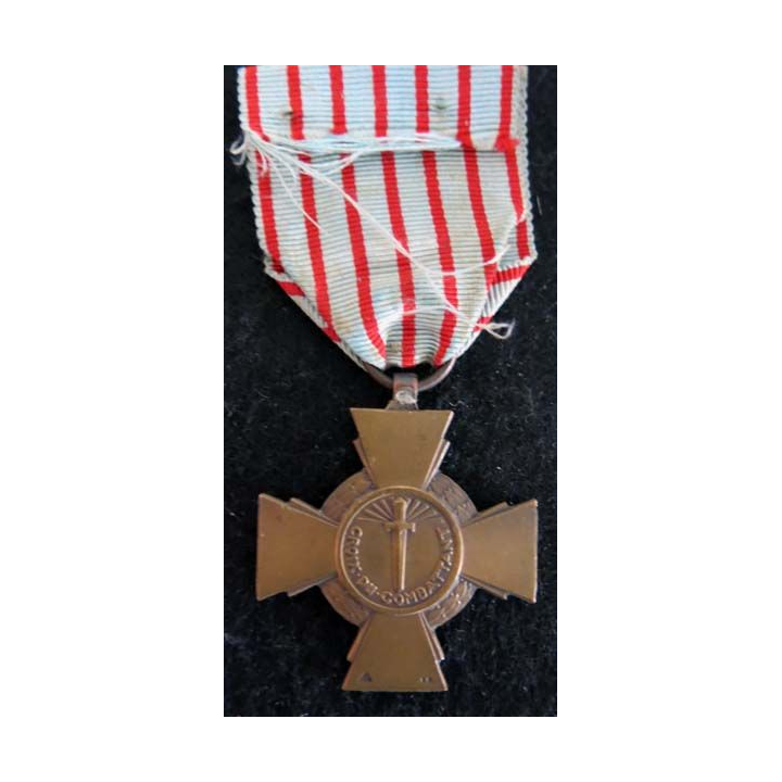 FRANCE : Croix du combattant en bronze ruban défraichi