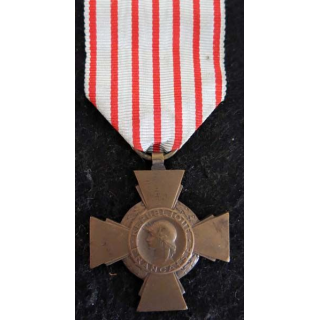 FRANCE : Croix du combattant en bronze ruban avec trace de colle sur l'envers