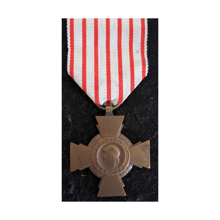 FRANCE : Croix du combattant en bronze ruban avec trace de colle sur l'envers