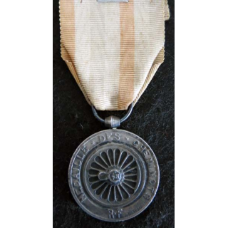 FRANCE : médaille des chemins de fer attribuée en 1943 à C. CANDAU en métal argenté (222)