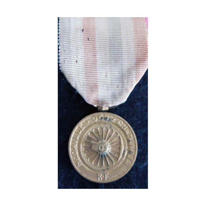 FRANCE : médaille des chemins de fer attribuée en 1952 à C. CANDAU en métal doré (222)