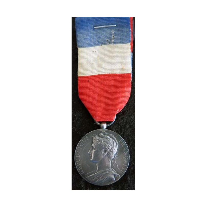FRANCE : Médaille du travail du ministère du commerce et de l’industrie en argent attribuée à M. Candau en 1925 (222)