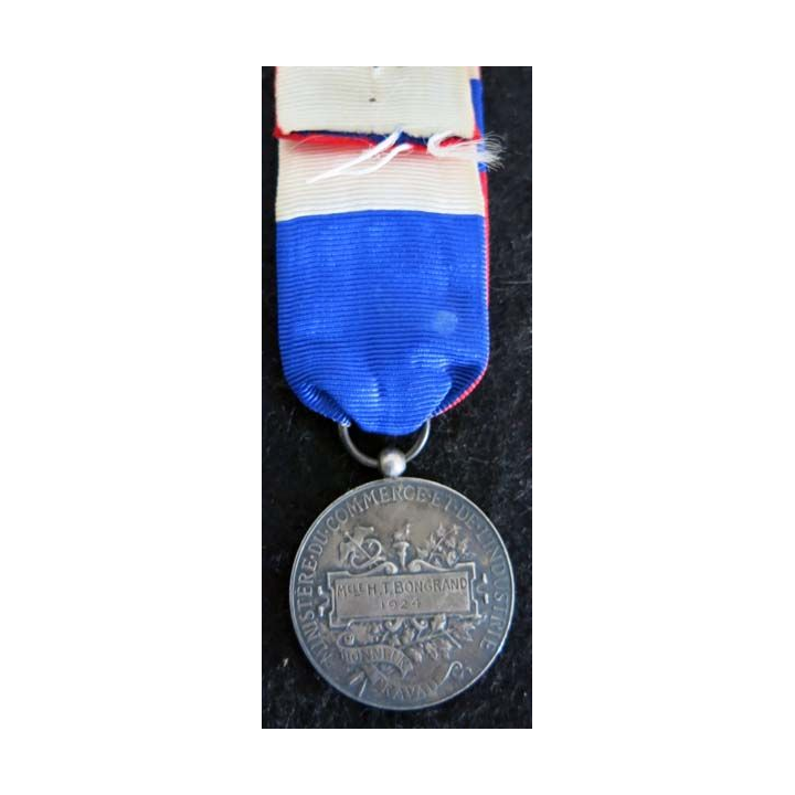 FRANCE : Médaille du travail du ministère du commerce et de l’industrie en argent attribuée à Mlle H.T Bongrand 1924 (222)