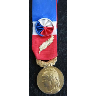 FRANCE : Médaille d'Honneur du Travail Or ordonnance 35 ans attribuée à R. Gonidec en 1983 (222)